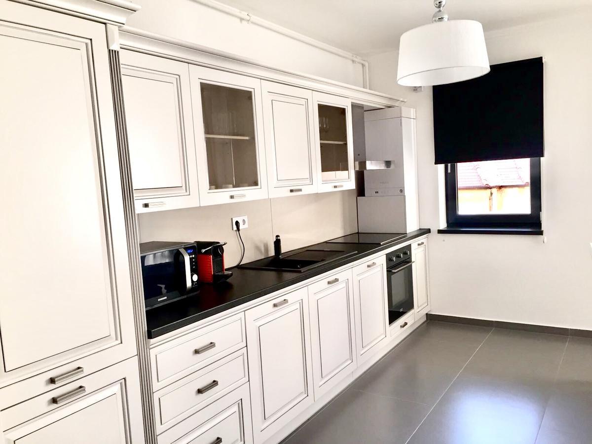 Flori De Iulie Apartamente Брашов Экстерьер фото
