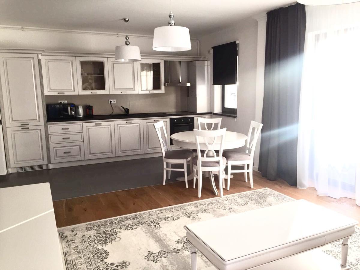 Flori De Iulie Apartamente Брашов Экстерьер фото