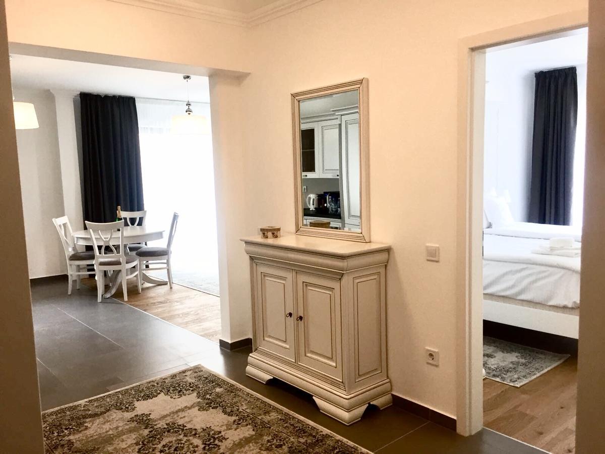 Flori De Iulie Apartamente Брашов Экстерьер фото