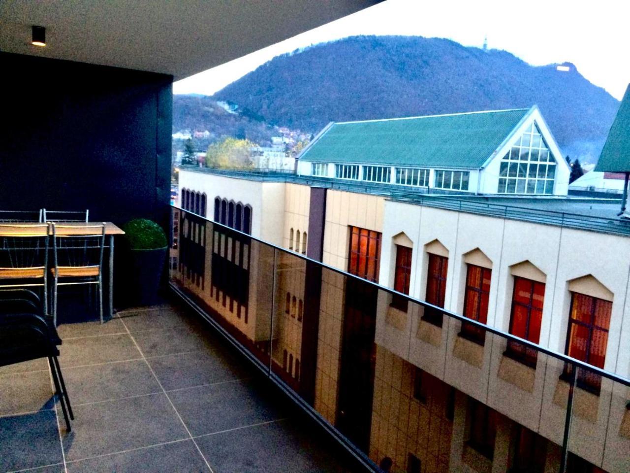 Flori De Iulie Apartamente Брашов Экстерьер фото