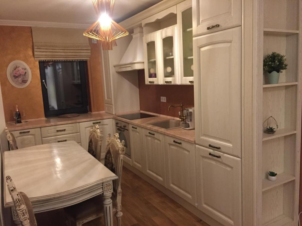 Flori De Iulie Apartamente Брашов Экстерьер фото
