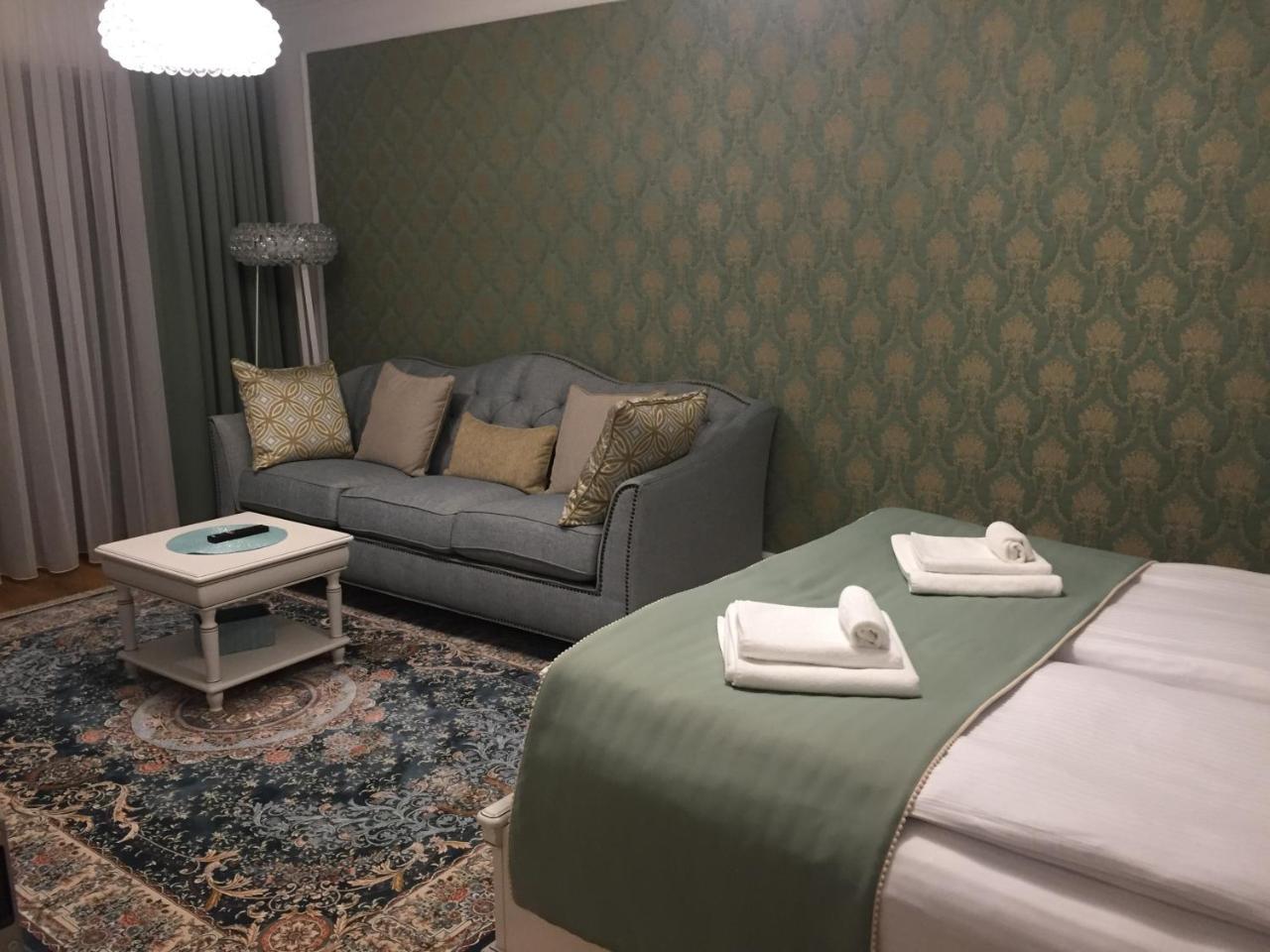 Flori De Iulie Apartamente Брашов Экстерьер фото