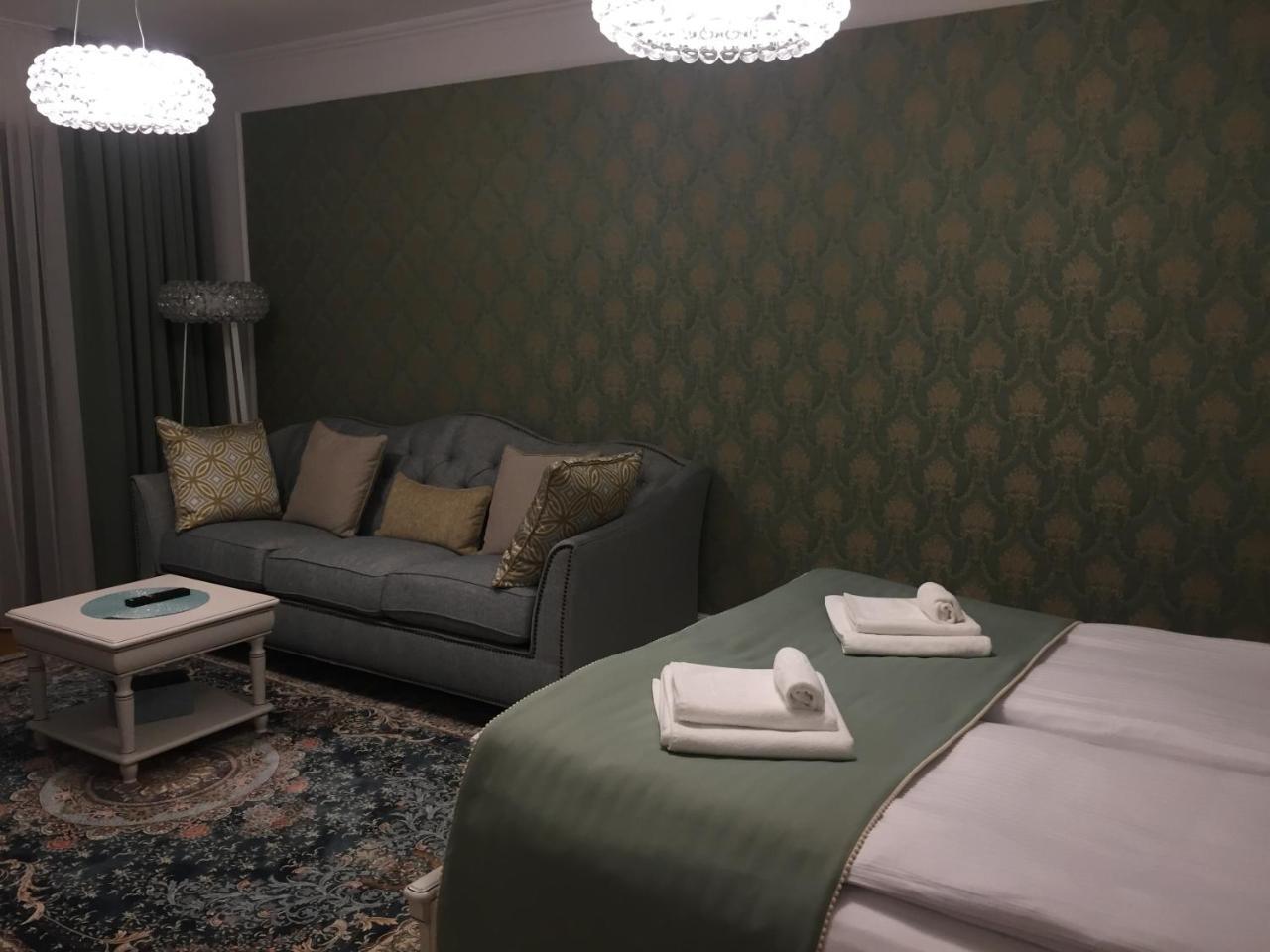 Flori De Iulie Apartamente Брашов Экстерьер фото