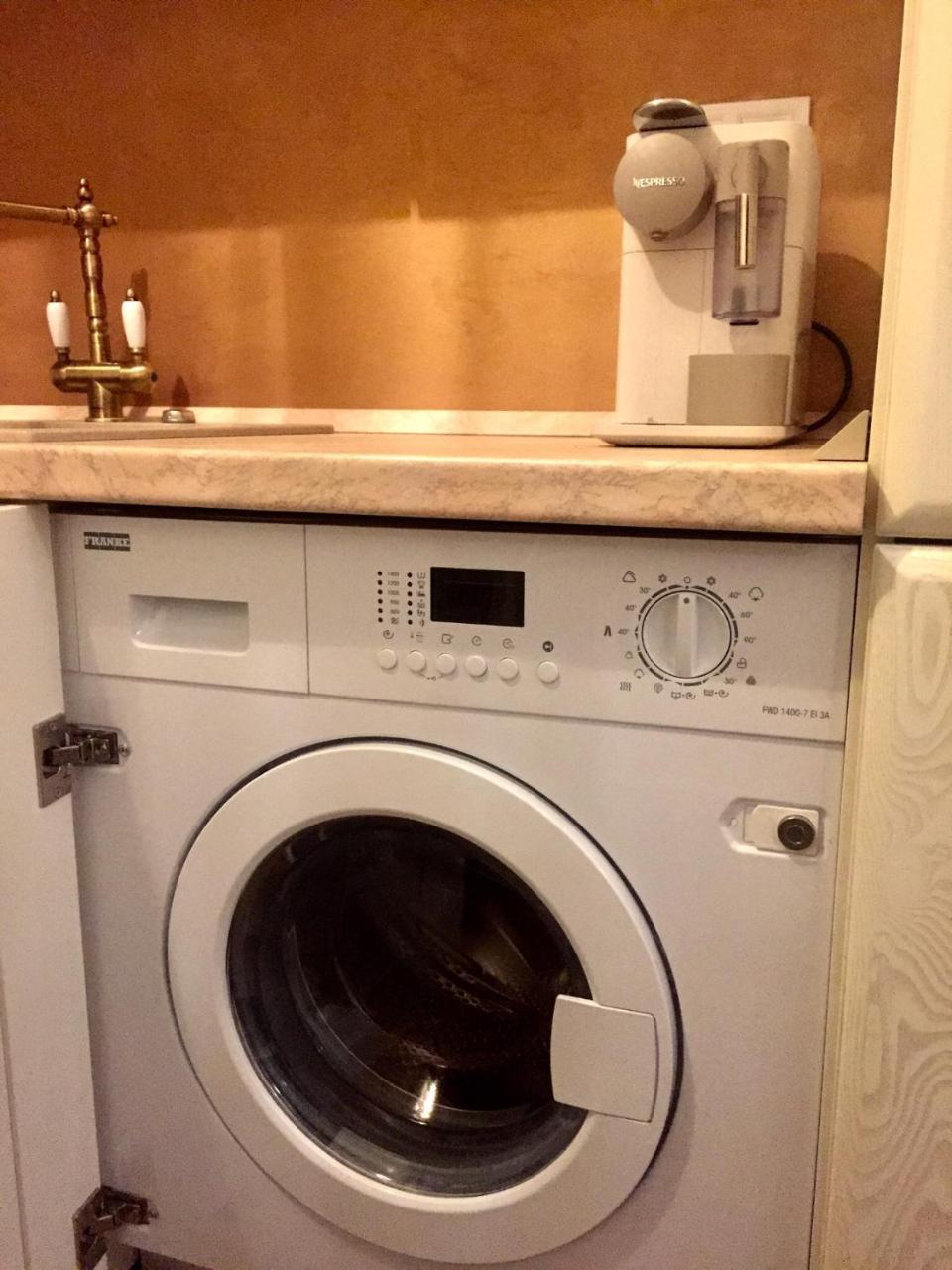 Flori De Iulie Apartamente Брашов Экстерьер фото