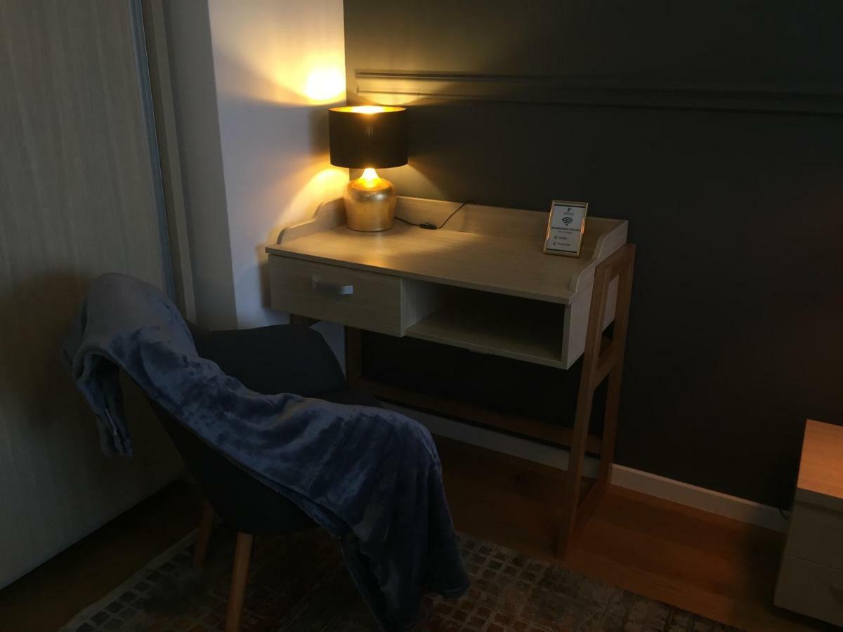 Flori De Iulie Apartamente Брашов Экстерьер фото