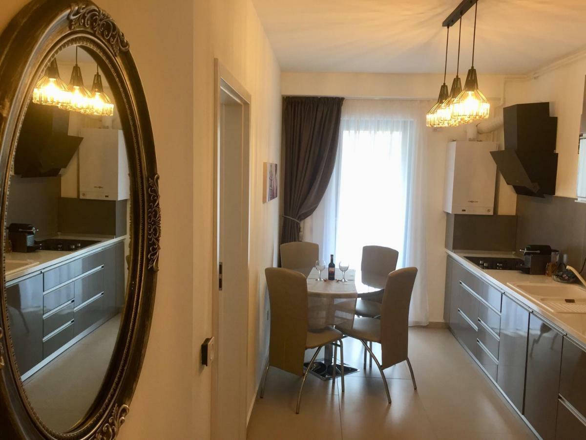 Flori De Iulie Apartamente Брашов Экстерьер фото