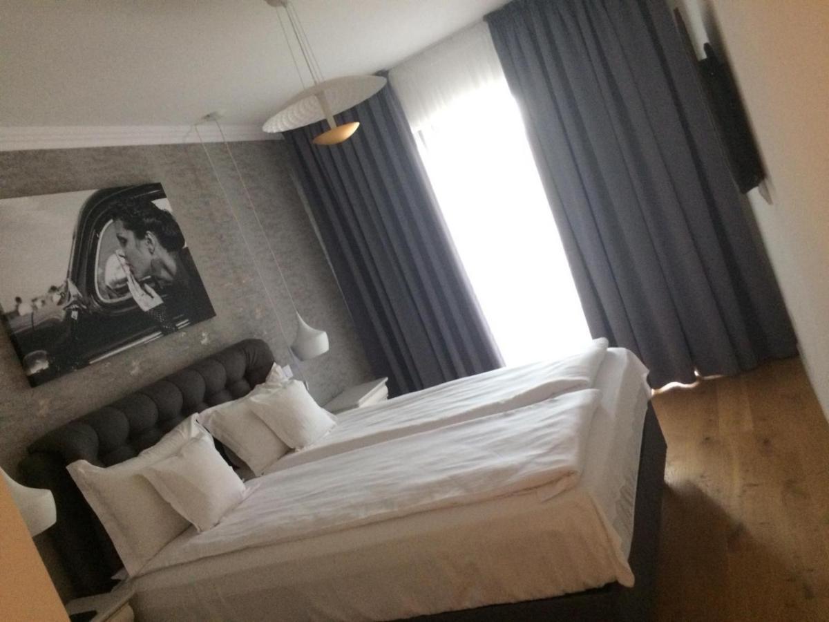 Flori De Iulie Apartamente Брашов Экстерьер фото