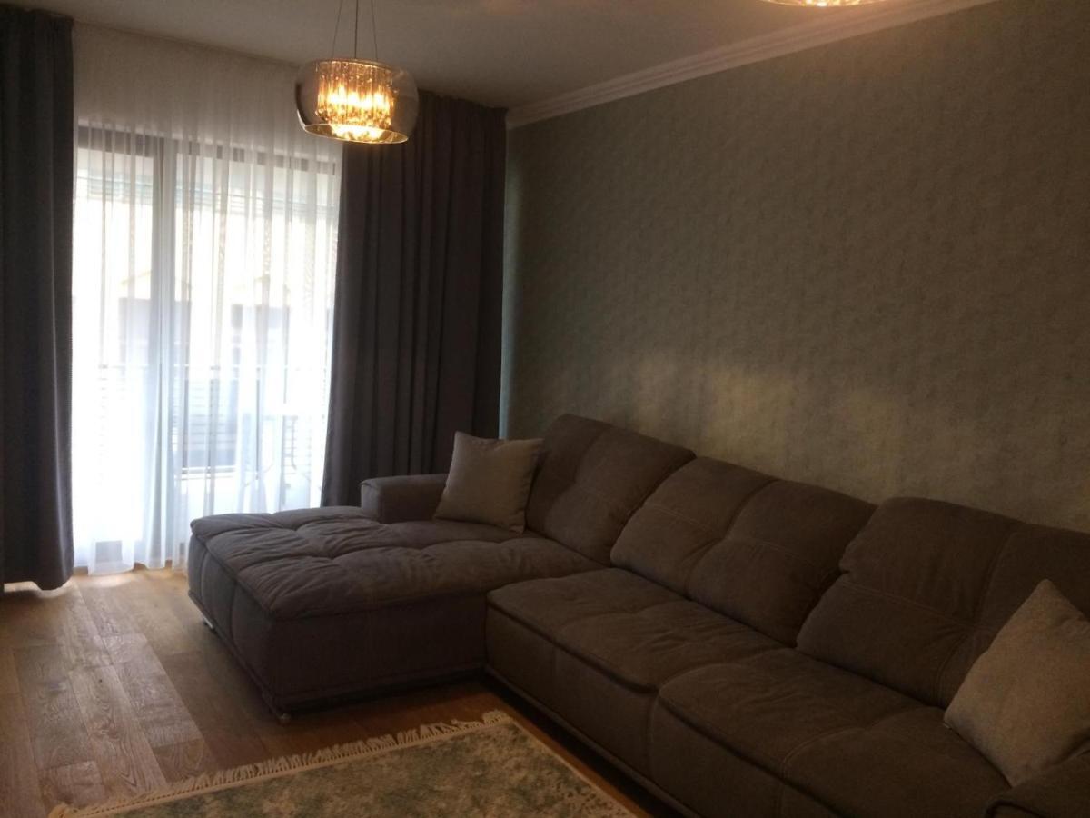 Flori De Iulie Apartamente Брашов Экстерьер фото